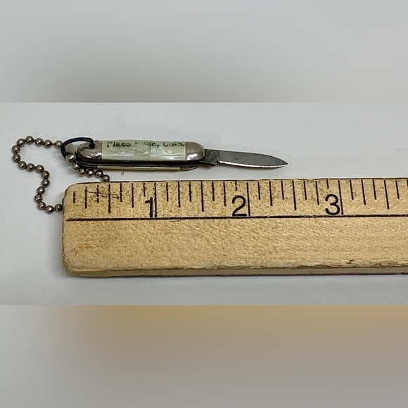 1950s Vintage Miniature Mother of Pearl Pike’s Peak CO Miniaiture Keychain - Picture 6 of 11